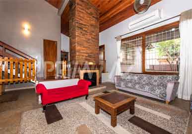 Primmaz Consultoria Imobiliária vende casa de 3 Dormitórios, com 250m² úteis, no bairro Vila Ipiranga. Primmaz Consultoria Imobiliária em Porto Alegre e região metropolitana. Compra e venda de imóveis residenciais e comerciais. Avaliação de Imóveis e Assessoria Jurídica.